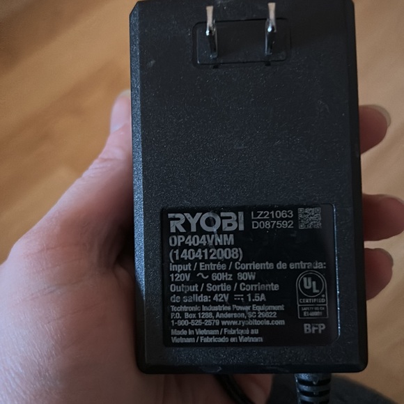 Ryobi 40v lithium charger with plug - Picture 3 of 3